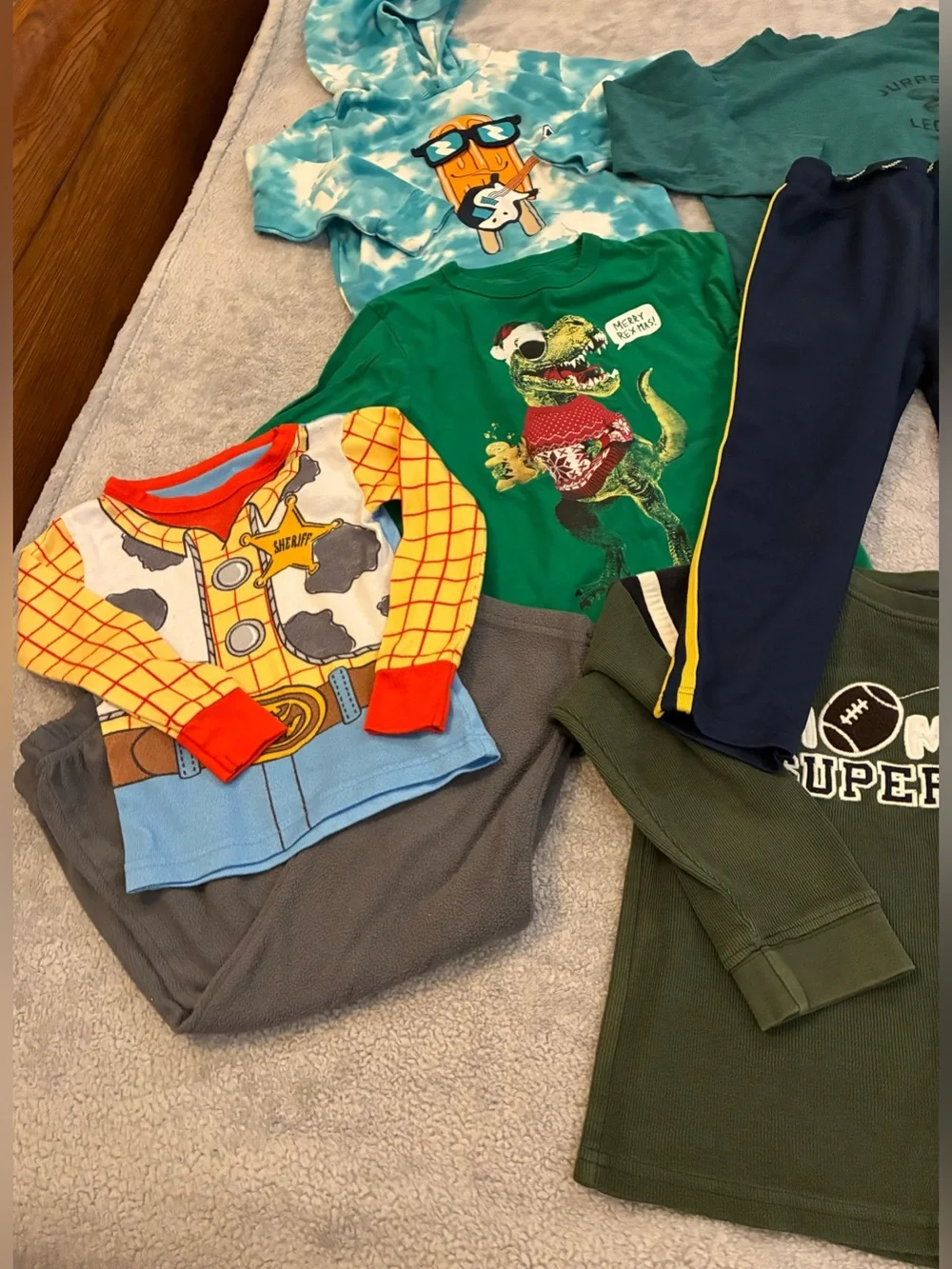 Bundle of 9 Piece Boys Kids Size 5 Clothing… Sweatshirts, Shirts, Pajamas, pants